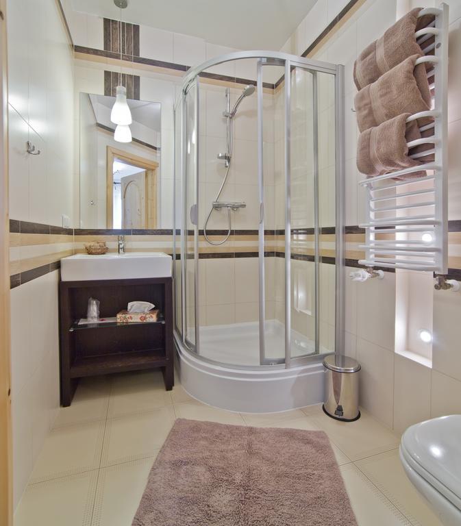 Family Room (2 Adults + 1 Child),113038626:JPEG